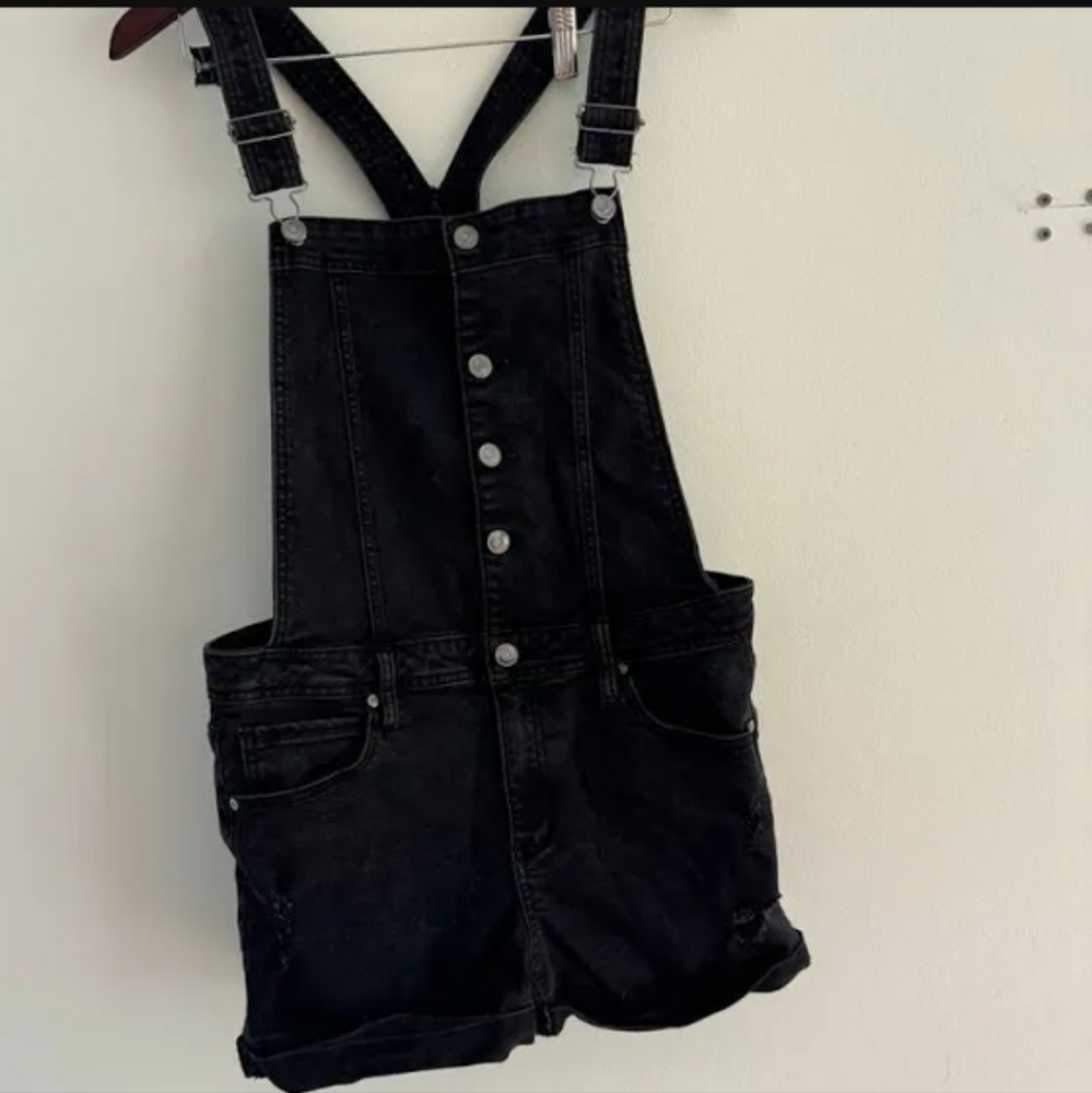 No Boundaries Junior's Black Stretch Distressed Overall shorts